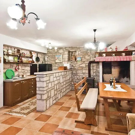 Beautiful In With Kitchen Holiday home Stifanici