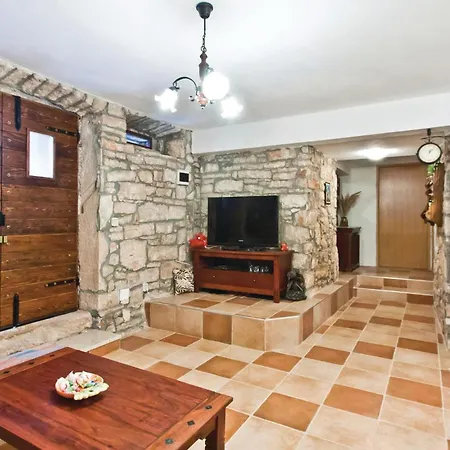 Holiday home Beautiful In With Kitchen Stifanici