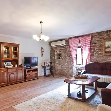 Beautiful In With Kitchen Holiday home Stifanici