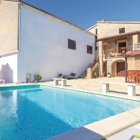 Beautiful In With Kitchen Holiday home *